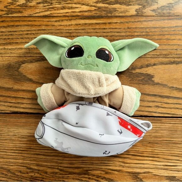 Star Wars Baby Yoda Mandalorian The Child Bounty Collection Hideaway Plush‎ Toy - Picture 1 of 4